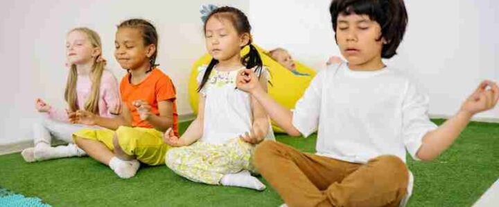 Stille geesten: De blijvende voordelen van dagelijkse meditatie voor kinderen